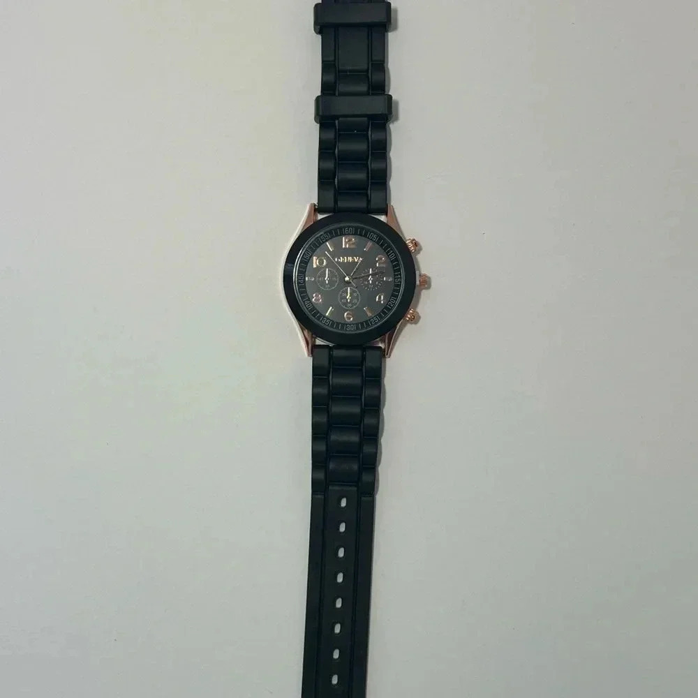 BLACK AND ROSEGOLD WATCH - Picture 4 of 6